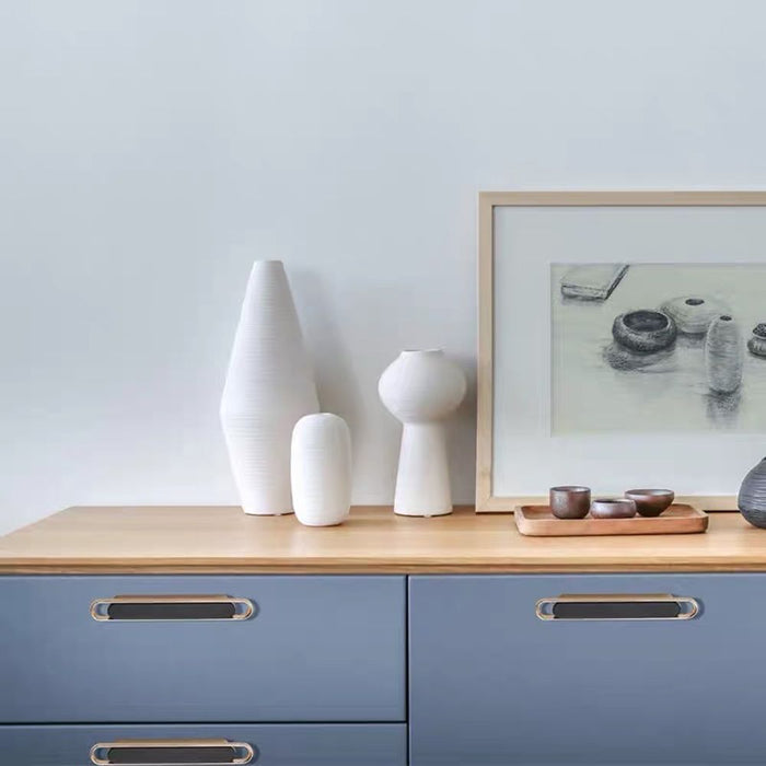 door pulls and knobs